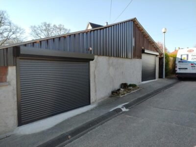 Pose de deux portes de garage enroulables électriques